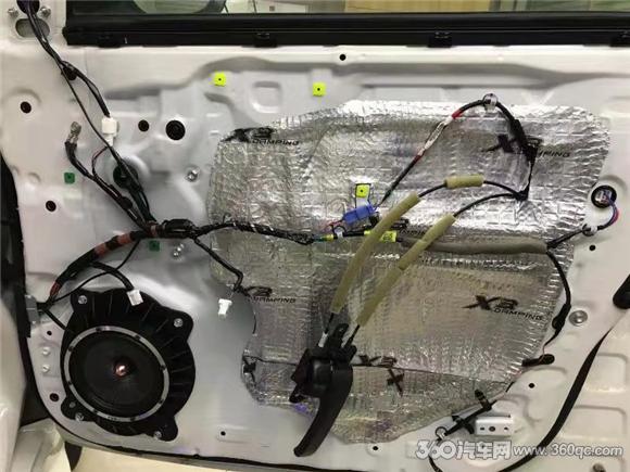 开什么样的酷路泽才叫享受?隔音升级加音响改装是必不可少的