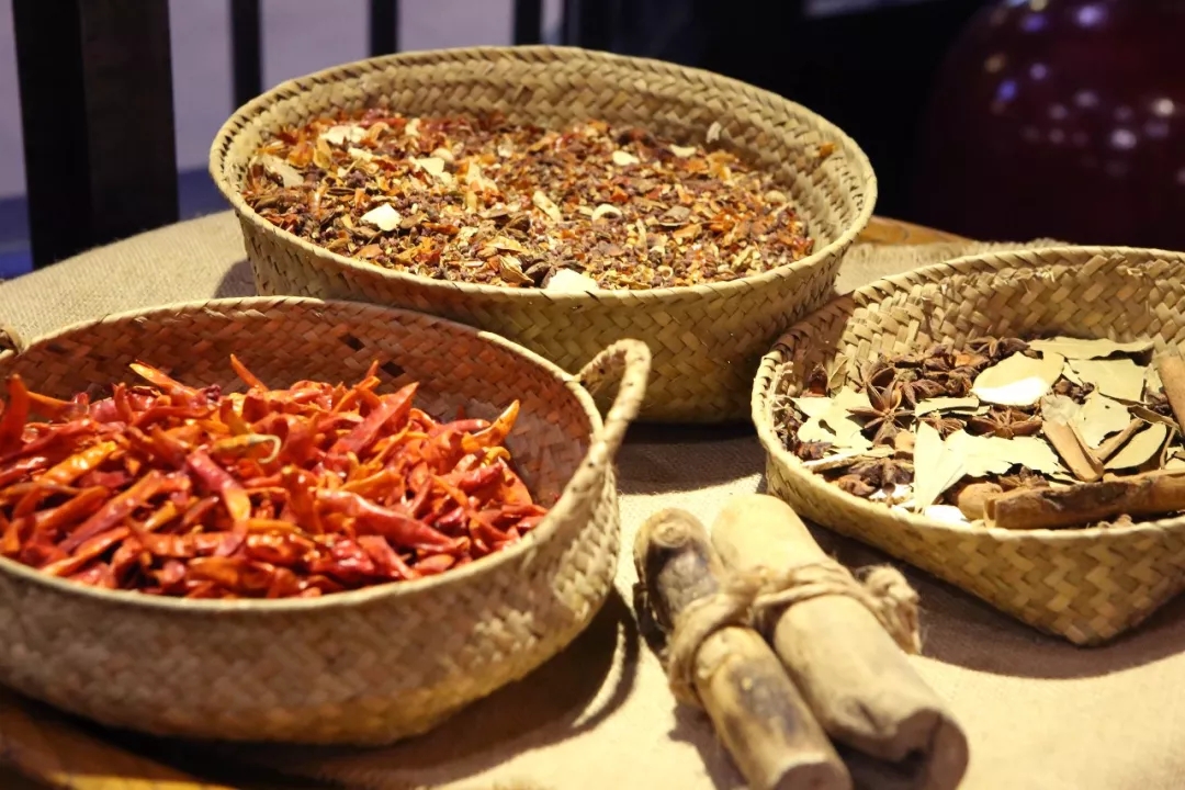 刘一手火锅对比朝天门火锅,川中渝夫火锅与刘一手火锅