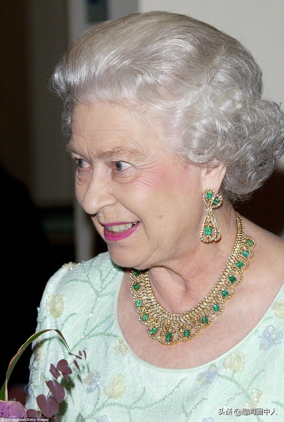 祖母绿国风项链,凯特王妃戴什么颜色的项链