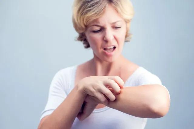 女人裸睡有哪些好处和坏处有什么,裸睡的好处和坏处