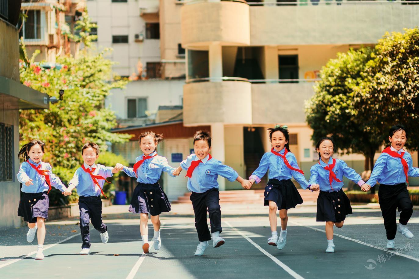 推门就是美好生活,走进家门口的好学校