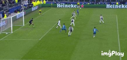 十大逆天倒钩射门,最厉害的十大倒钩破门