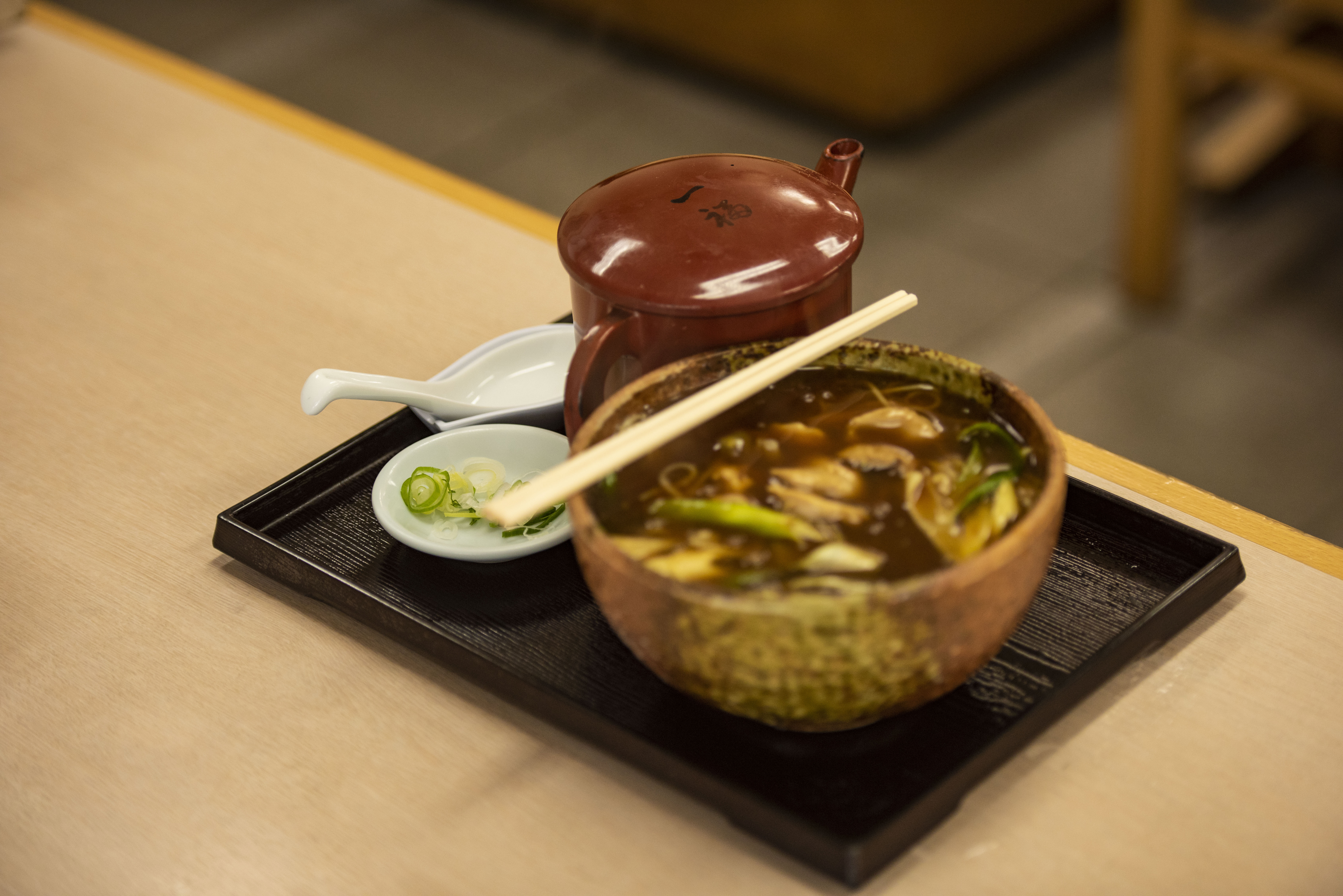 走街串巷边吃边逛，亲身探寻舌尖上的北海道