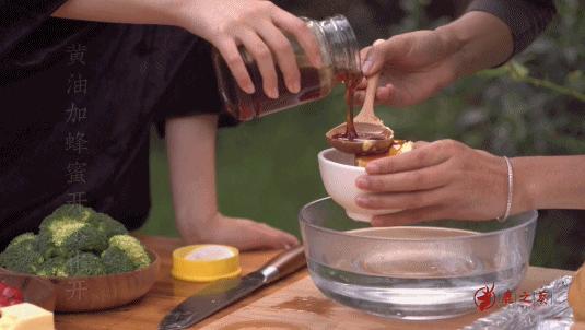 老贵阳烤鸡方法与技巧,炭火烤鸡用什么配料最好吃