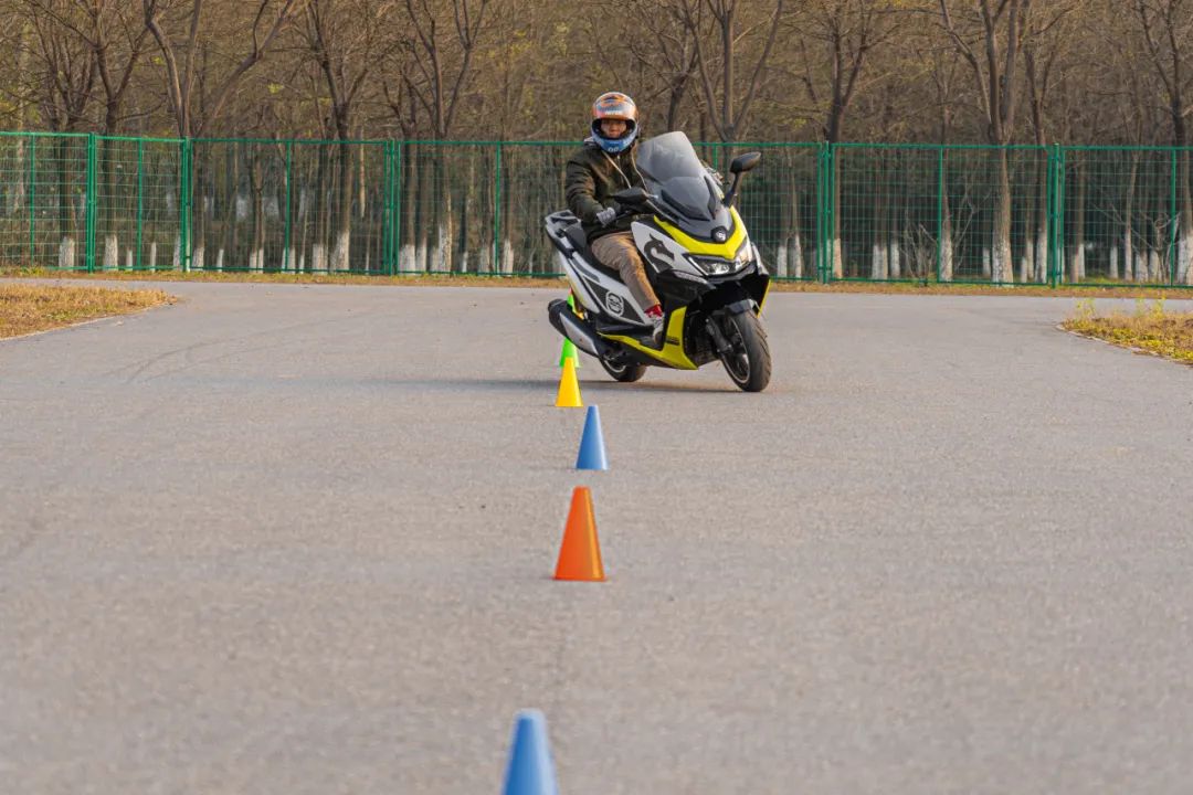 赛科龙rt3s大踏板摩托2024款,国产大踏板赛科龙rt3s推荐