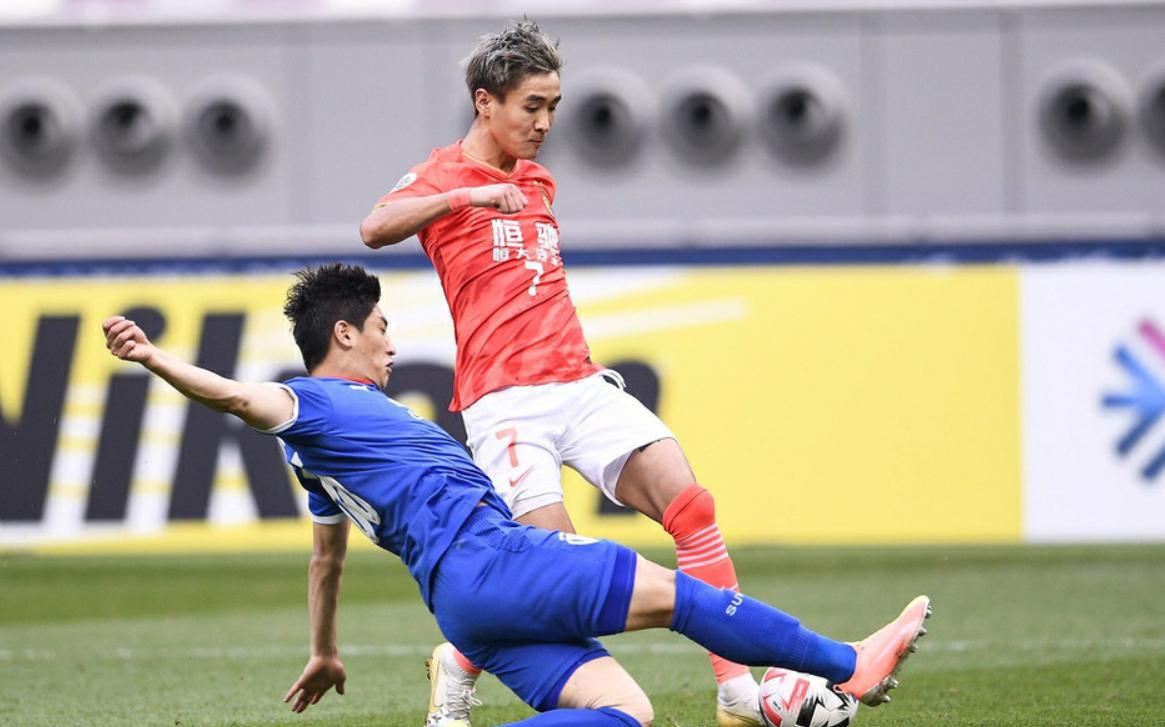 中韩男足0比3韦世豪,中韩足球身价对比