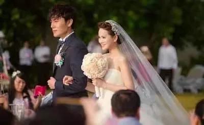 伊能静的坎坷情史：亲手葬送23年感情，离婚后嫁秦昊收获幸福