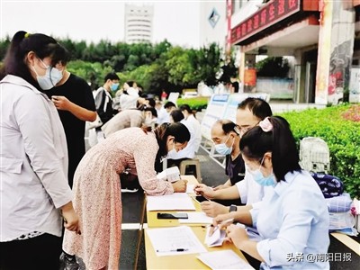 记者直击南阳多所学校开学首日：开学第一天扬帆奔未来