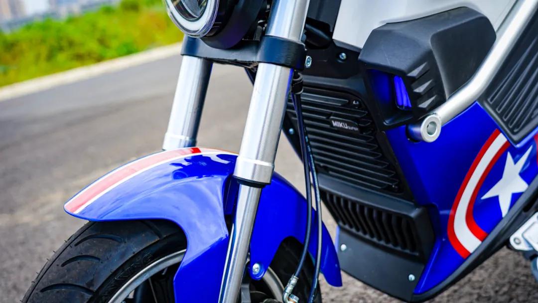 黑科技的电摩MIKUSuper:汽车级锂电双芯双动力指纹解锁