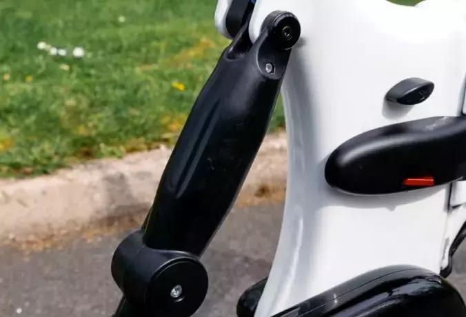 c罗购买的黑色的车 (c罗的车多少元)