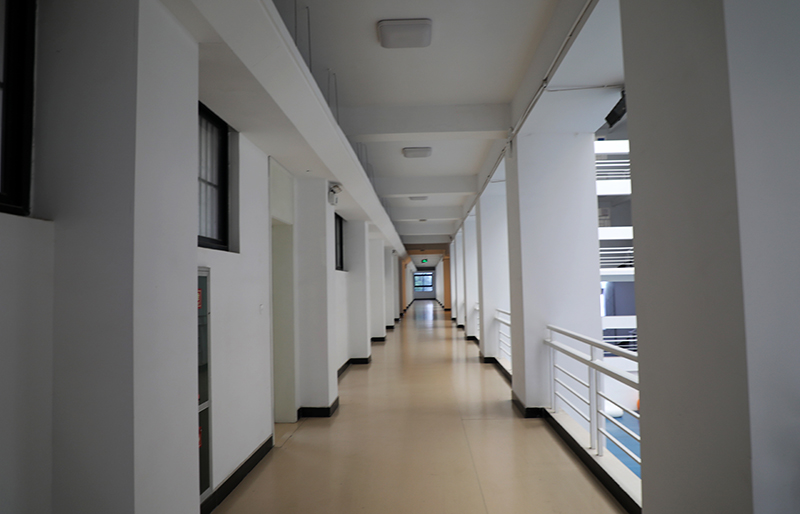 陕西服装工程学院图书馆怎么样,你心目中大学是什么样的