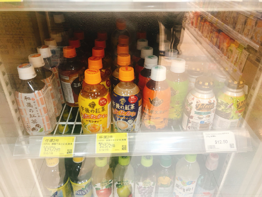 实拍香港便利店物价，一个饮料翻倍卖，旅友说，自带保温瓶实在