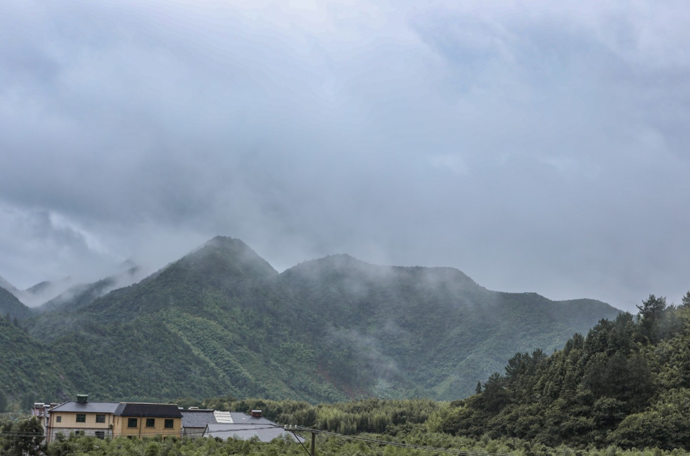 桐庐山湾湾漂流门票多少,桐庐山湾湾漂流景区在什么地方