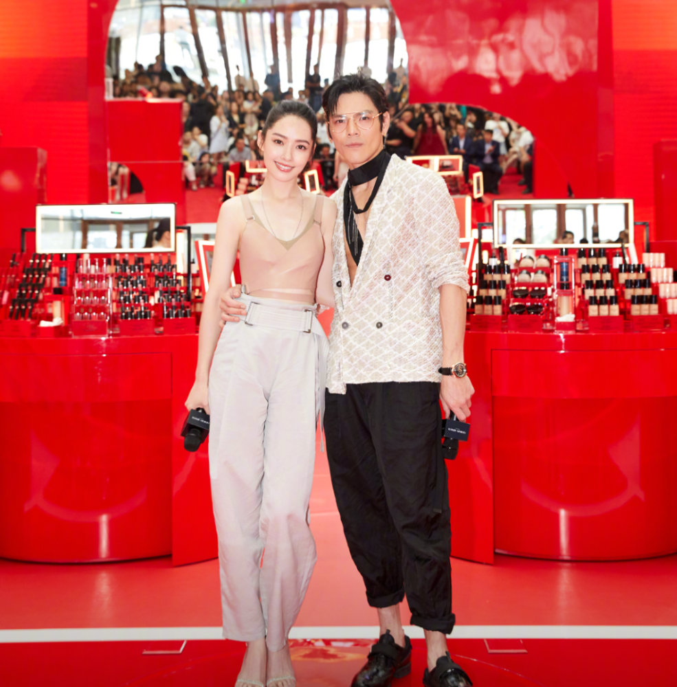 向佐郭碧婷为何高调秀恩爱,向佐郭碧婷被评为高颜值情侣