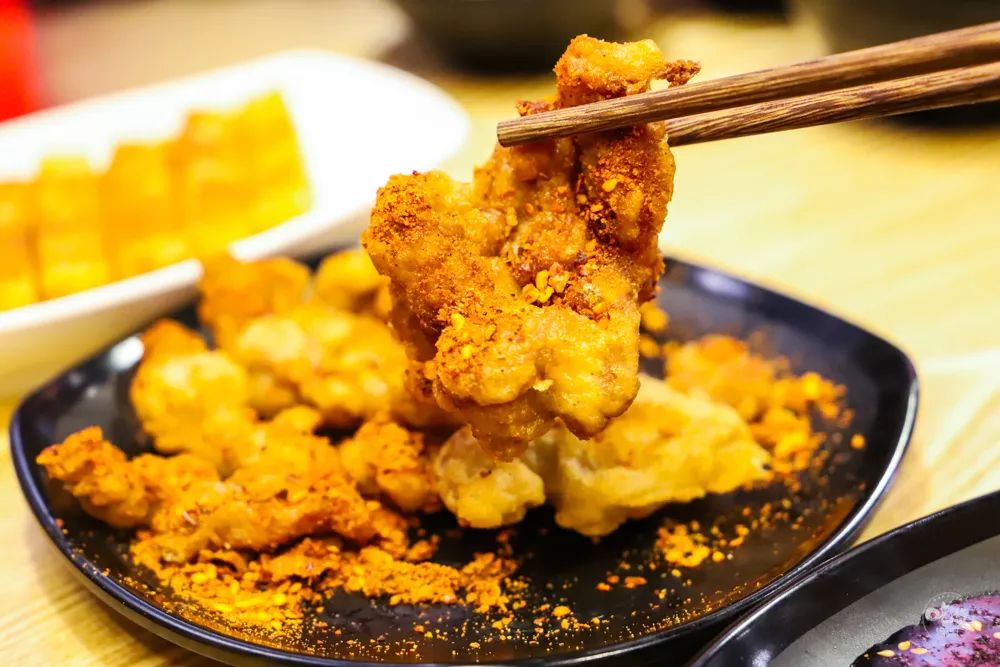 这家国潮网红串串落地襄阳啦,你只管拿串不用涮可以直接开吃