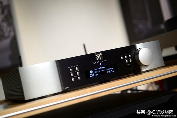 很强大!只要配上后级就OK:Moon390串流*放播**器/前级