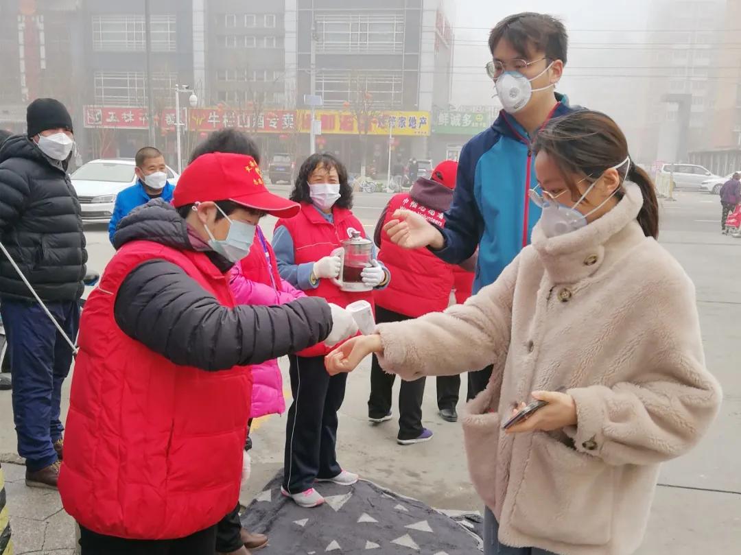 致敬巾帼战疫英雄,致敬坚守一线的巾帼英雄