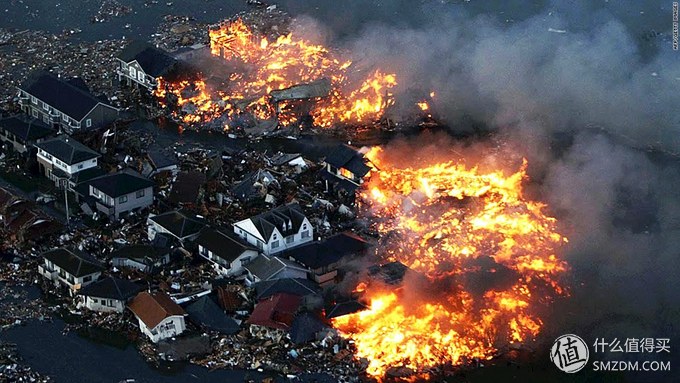 地震来时高楼顶层的人员如何自救,高楼发生地震时正确的逃生方法是