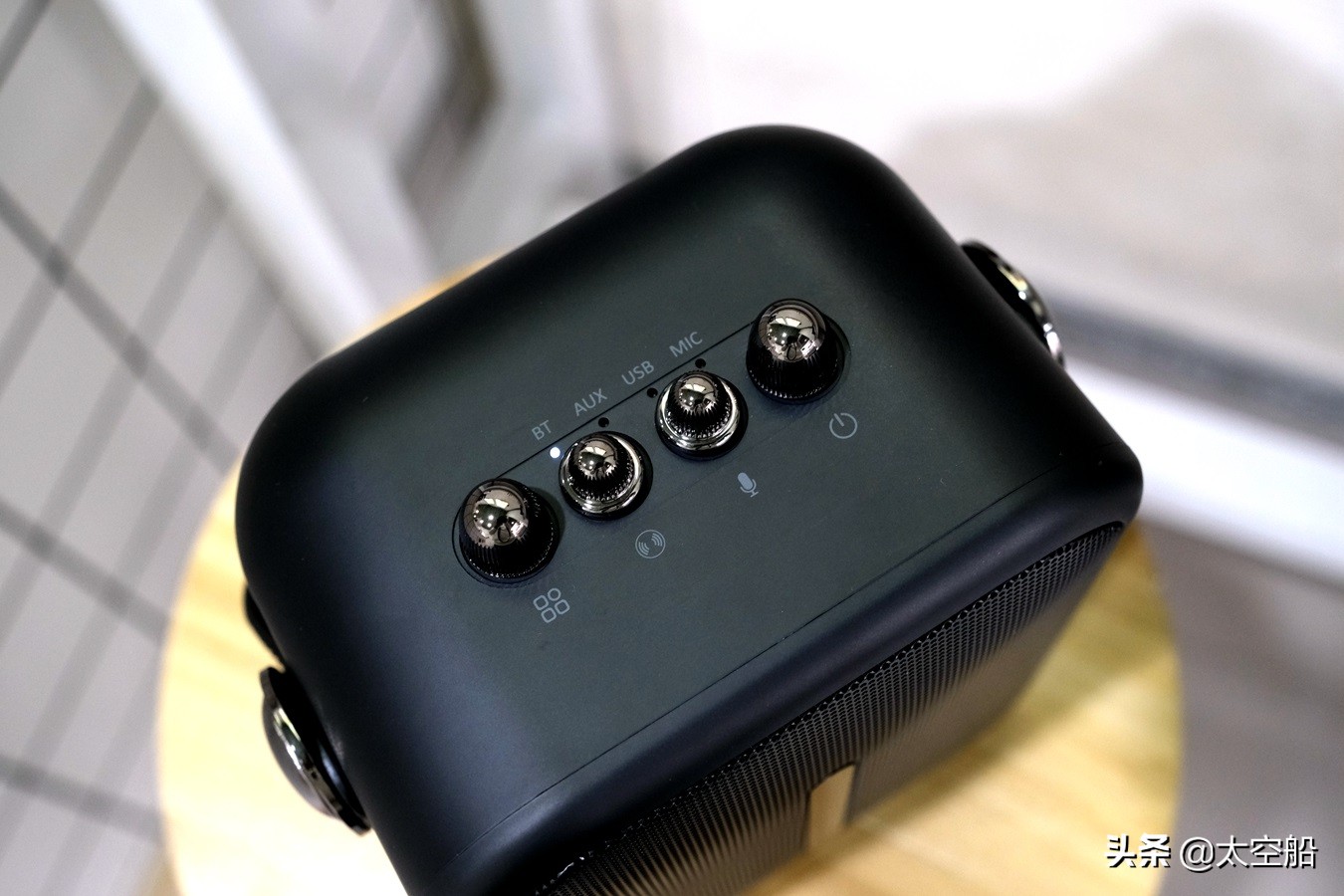 艾特铭客m18和a90哪个好,艾特铭客m18蓝牙k歌音响