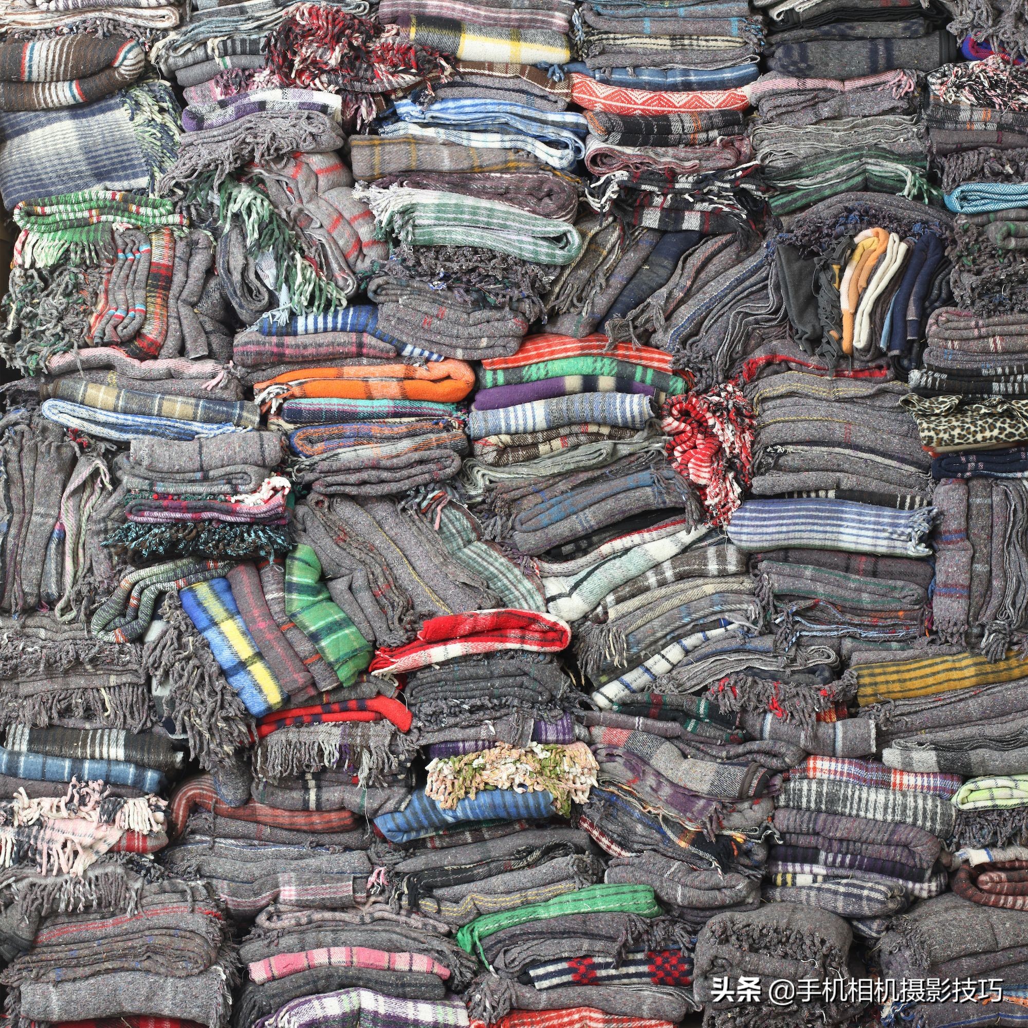 摄影师拍摄那些被美国政府没收的非法移民随身物品