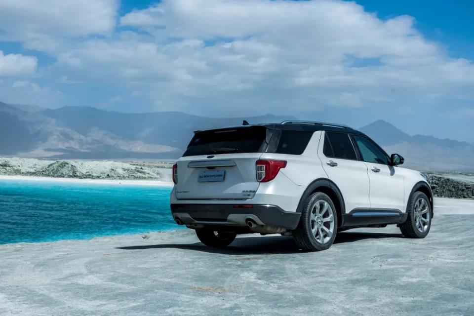 穿越过格尔木的盐湖我感受到了福特探险者的“硬气”