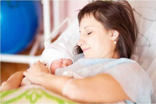 孕后期胎宝太活跃,胎宝会给孕妈带来哪些尴尬