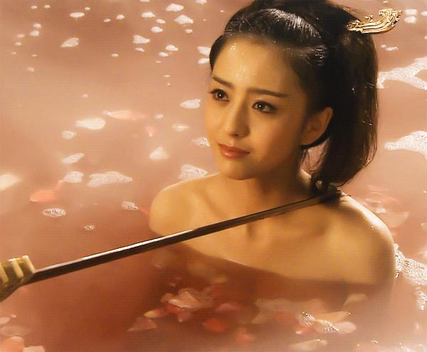 伪素颜戴义乳空降虎扑女神top1，揭开真相直男的世界崩塌了…