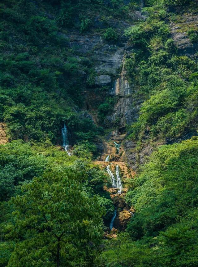 重庆秀山十大旅游景点,秀山清溪山冈瀑布群