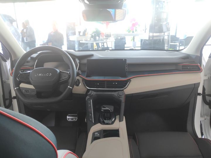 领克01和领克06对比,领克06phev落地价