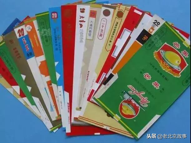 老板来瓶七块的啤酒,老板来盒红色的烟