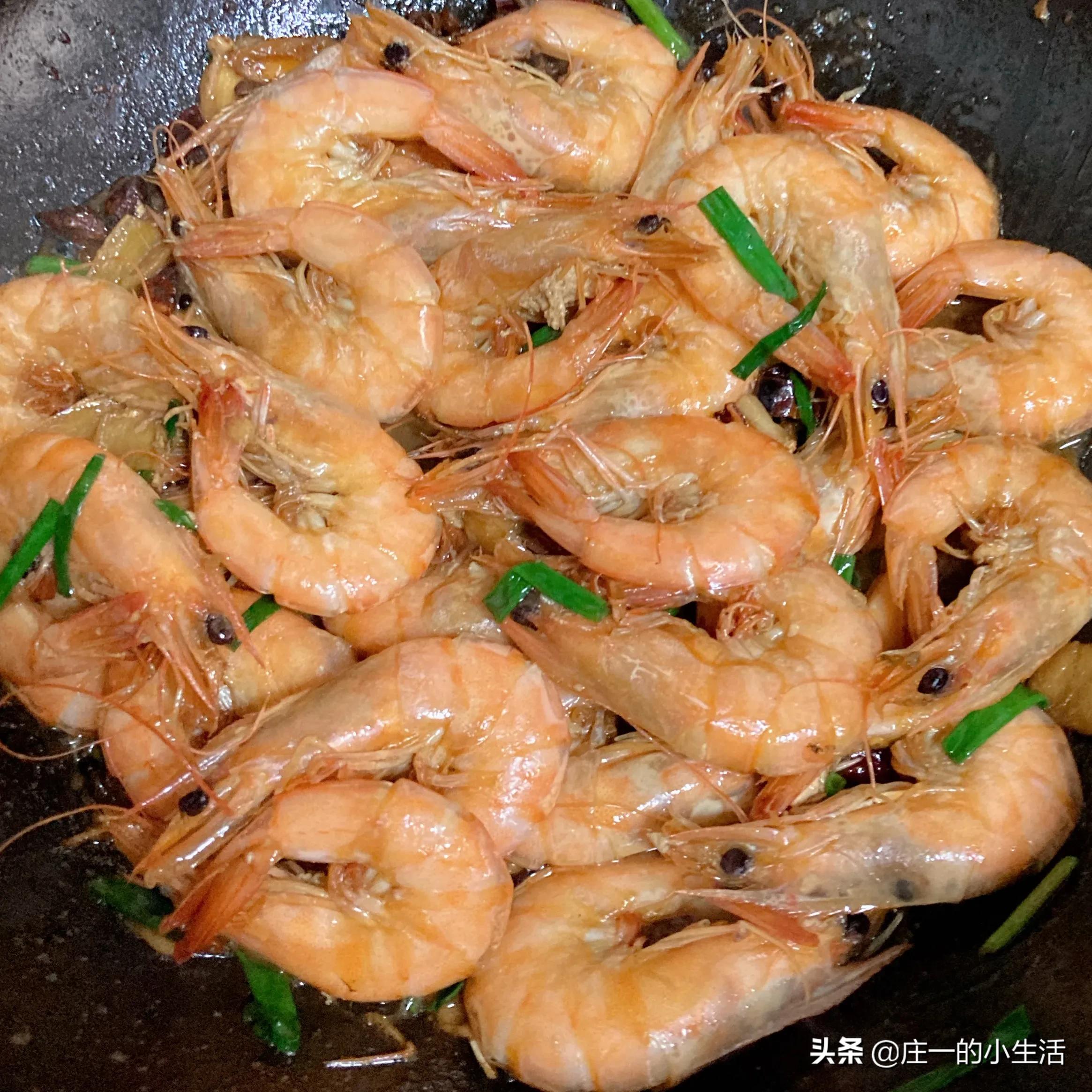 牛肉不敢吃，羊肉吃不惯，猪肉吃腻了，今天炒盘虾换换口味