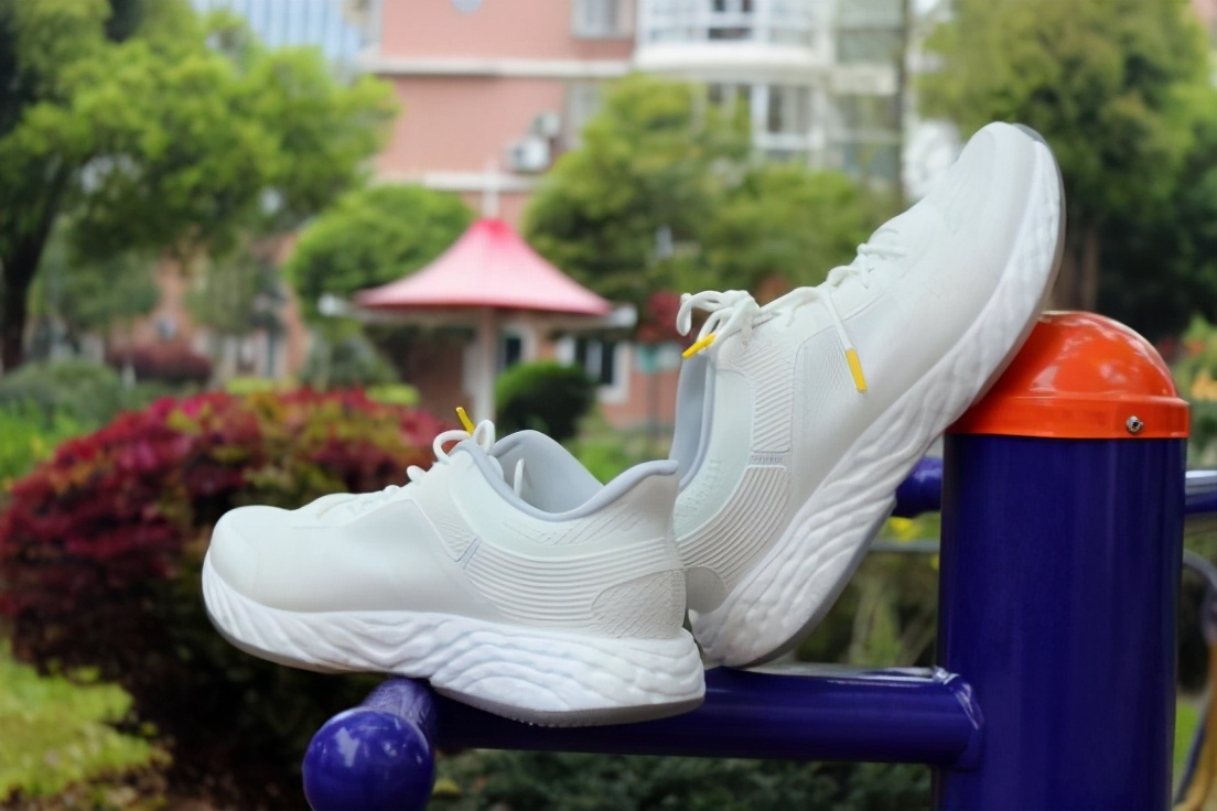 走路轻软跑步双弹颜值时尚，OneMix逍遥游休闲跑鞋实测