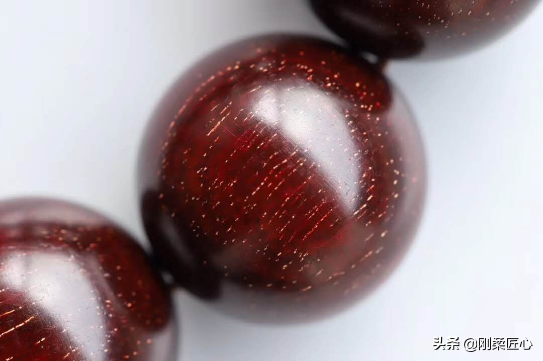 印度小叶紫檀手串多久变黑,小叶紫檀珠子会逐渐变黑吗