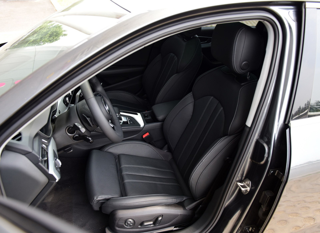 奥迪a4l乞丐版值得购买吗,全款买奥迪a4l豪华动感送什么