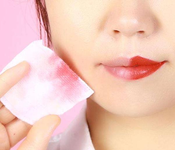只有润唇膏如何迅速缓解嘴唇起皮,为什么每天涂唇膏都会起皮