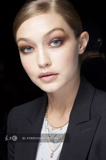 鞠婧祎李艺彤honey舞台,鞠婧祎港风复古妆容