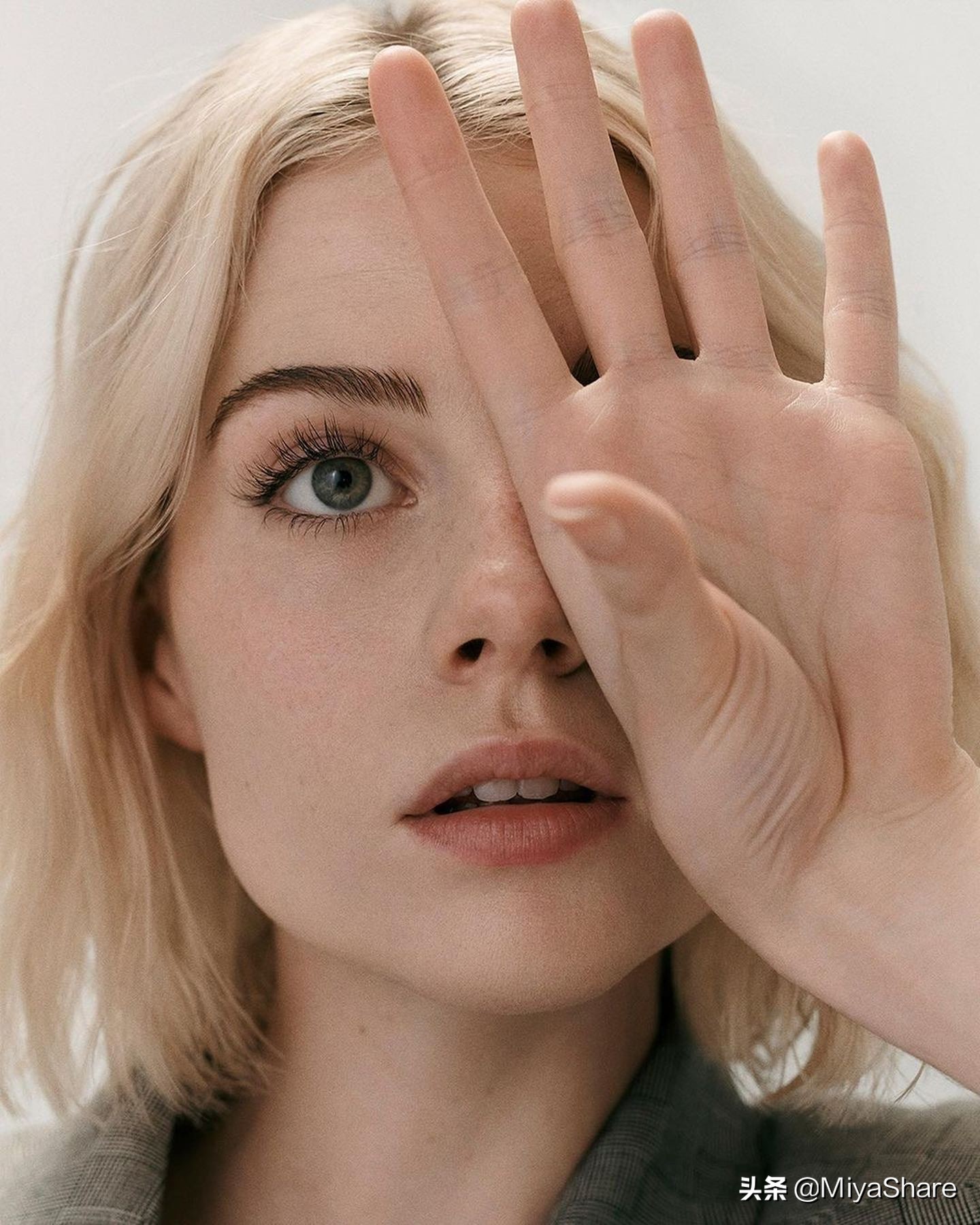 粉底如何不卡粉手法,粉底斑驳不服帖几招还你完美底妆