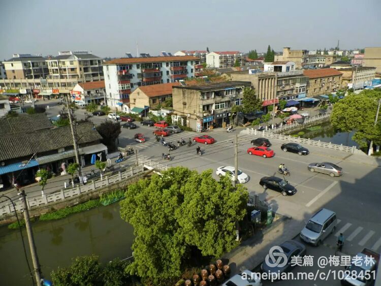 王店古称梅里，始建于五代后晋天福年间，距今有1000多年（2）。