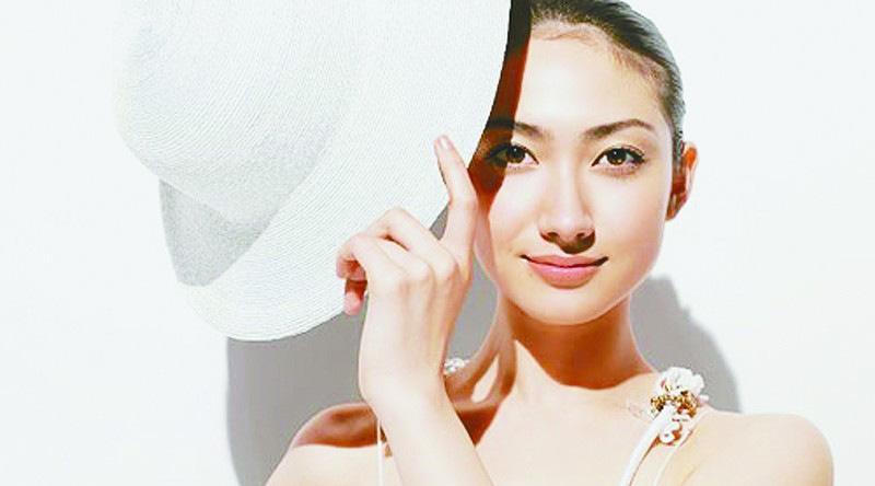 军训脸被晒黑晒伤怎么恢复,军训后晒伤晒黑怎么变白