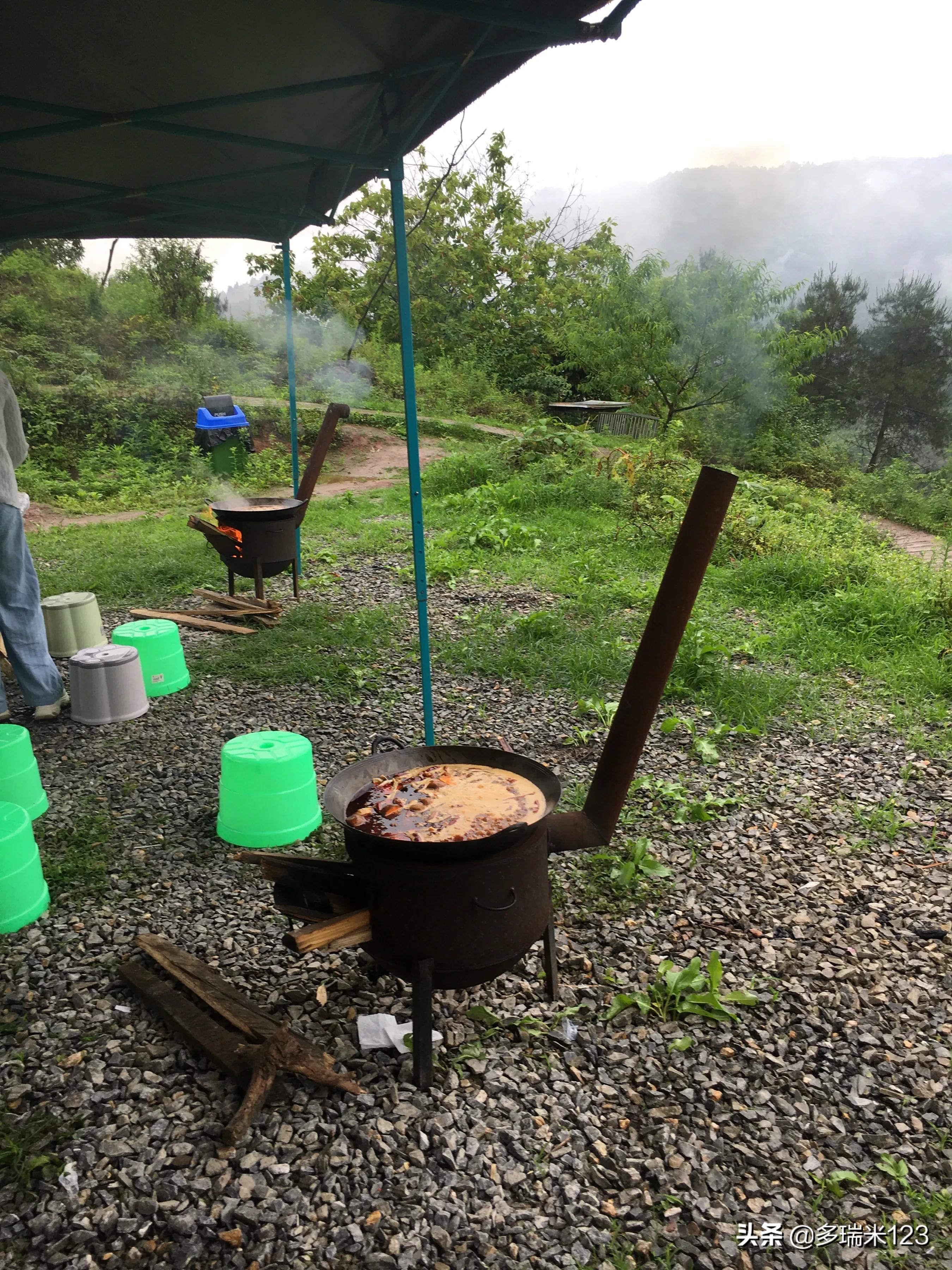 走,去东温泉吧,火锅+摸鱼+泡温泉