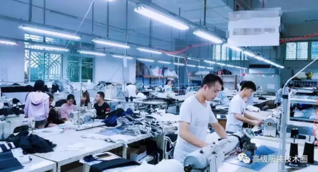 安踏入职第一天,安踏返场鞋