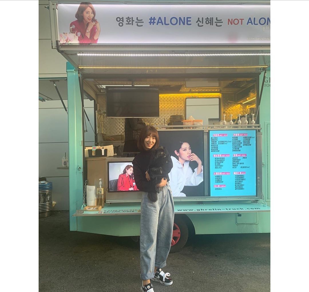 权志龙个人品牌与耐克合作系列上线