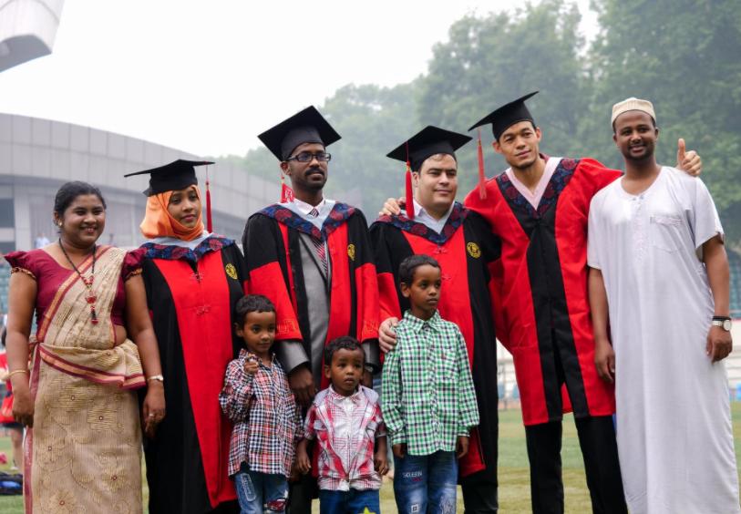 留学生回国工作被歧视,留学生回国应该被指责吗