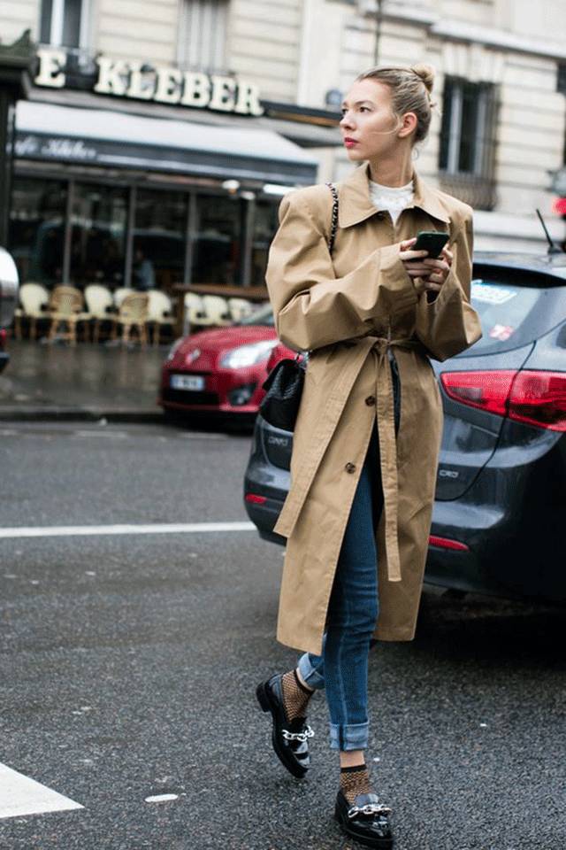 怎么绑风衣后腰带,男士风衣后面腰带怎么系