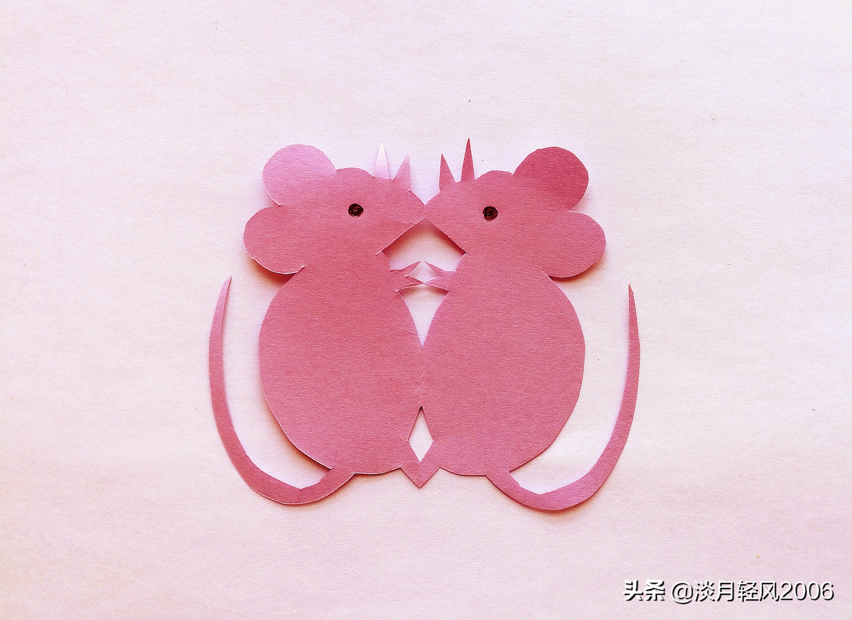 剪纸小老鼠怎么剪,手工剪纸剪出一对老鼠