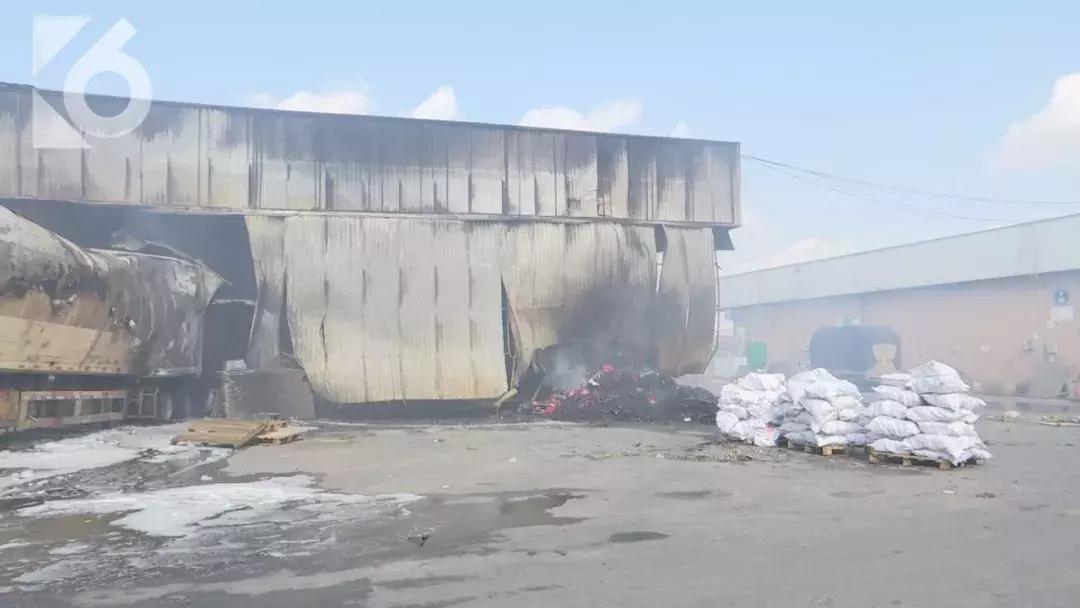 “这是我见过的最大的火…”数千平米仓库付之一炬