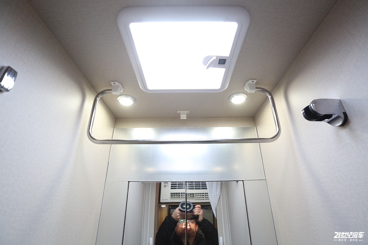 了解上汽大通maxusv90最新动态,上汽大通maxusv902023款2.0t短轴低顶