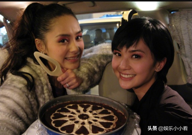 阿sa坐姿,阿sa仰头照