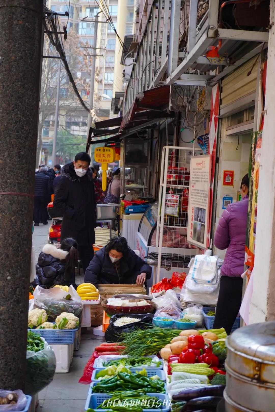 成都闹市区有家苍蝇馆子40平米,成都苍蝇馆子本地人推荐便宜好吃