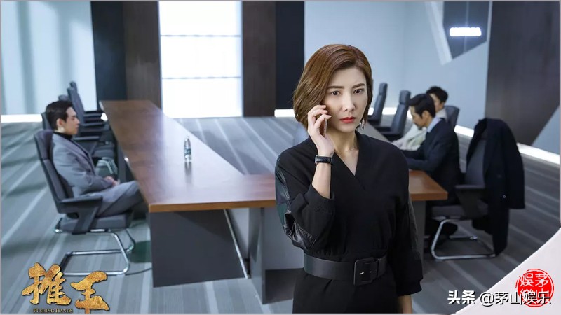 贾乃亮女同学,插刀印小天后大火,二手店公开售卖穿过的二手内衣